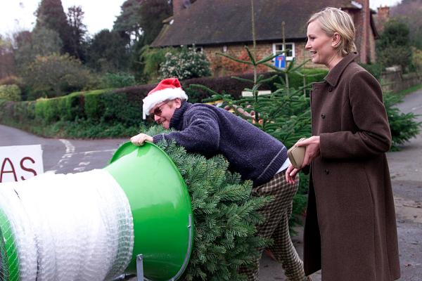 01/12/2001 -Ever wondered what Chris Evans has been doing since being sacked by Virgin.  We can exclusively reveal that he has set up shop to sell Christmas trees outside his local public house in Hascombe Chris is hoping to raise £10,000.  The trees start at £25. with Chris is Ceri Drewett, of Godalming, one happy customer