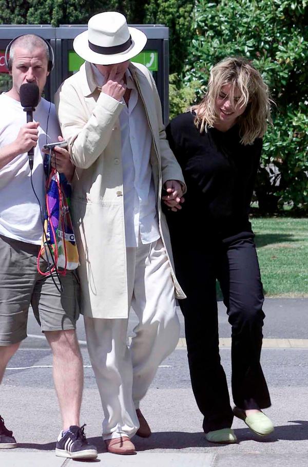 29/05/2001 Chris Evans & Billie Piper arrive at court being charged with speeding. (Pic Paul Burgman/PressPhotos-uk.com 075 88 66 9580)