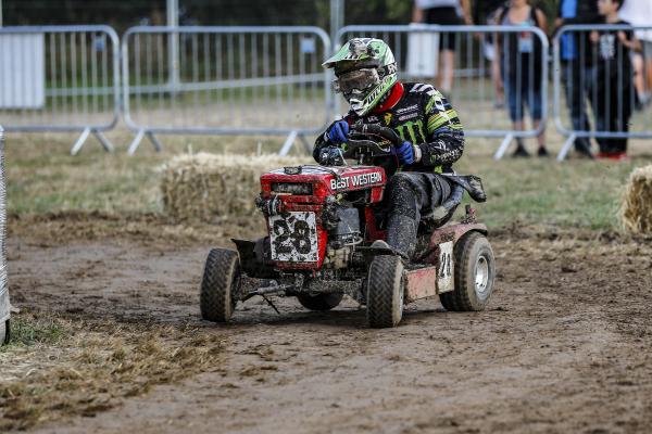 03/08/2019  Race action from the BLMRA Endurance Race, where teams of three drivers (male and female) compete throughout the night at speeds approaching 50 mph.